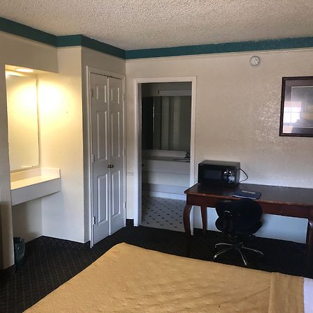 Americas Best Value Inn DEN Exterior photo