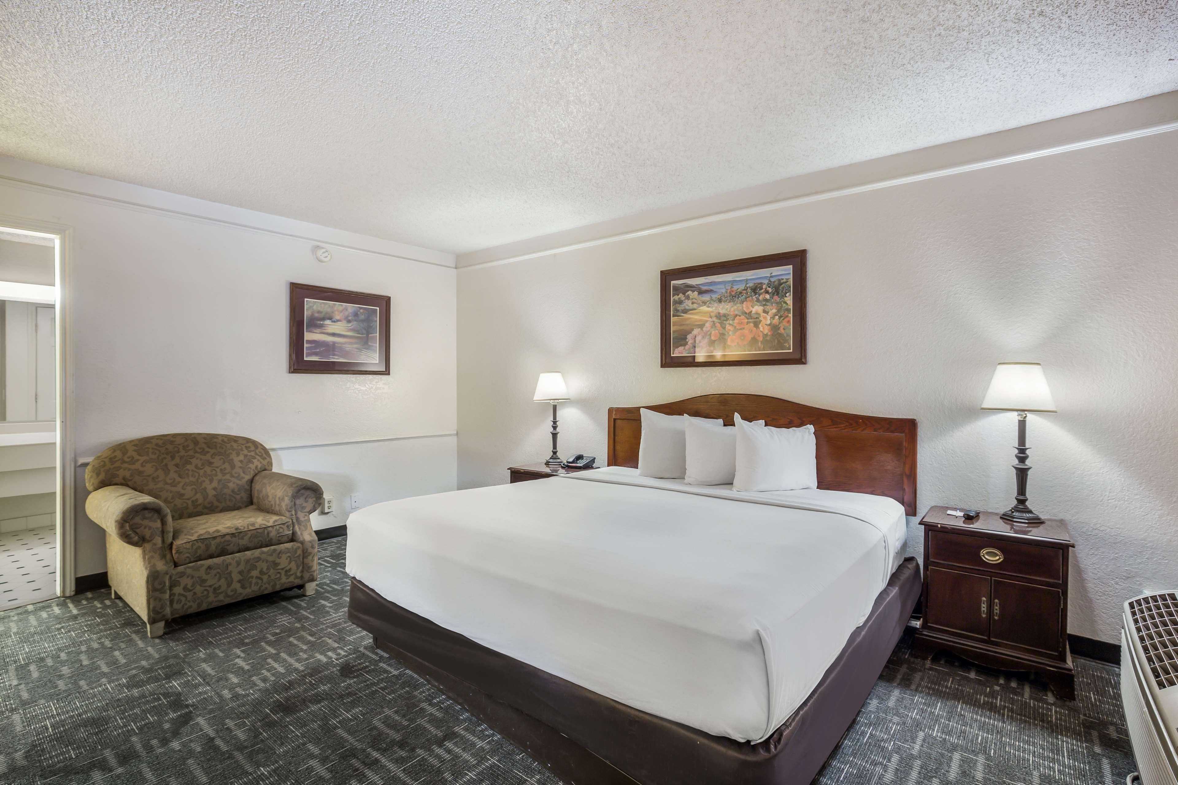 Americas Best Value Inn DEN Exterior photo