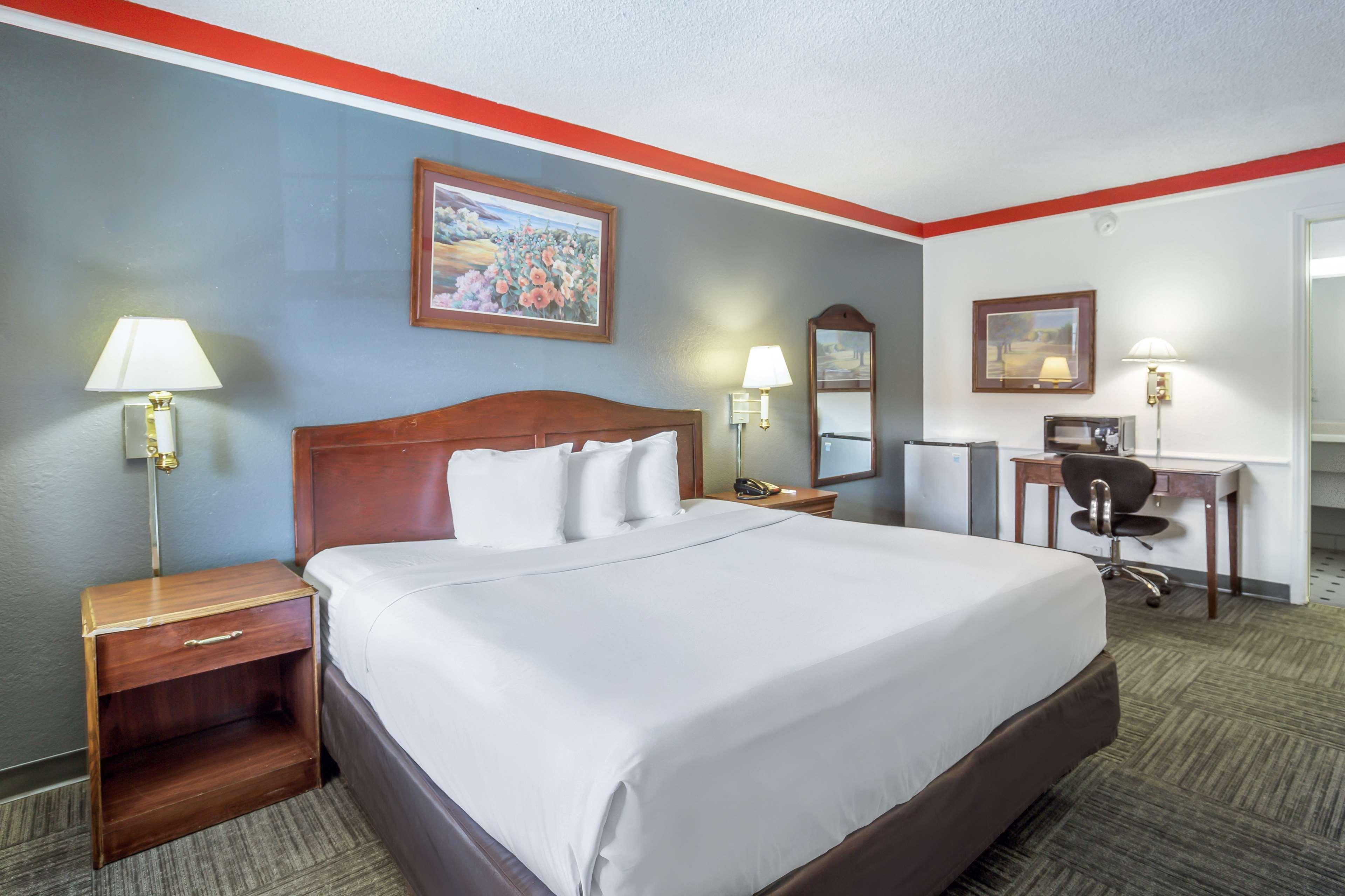 Americas Best Value Inn DEN Exterior photo