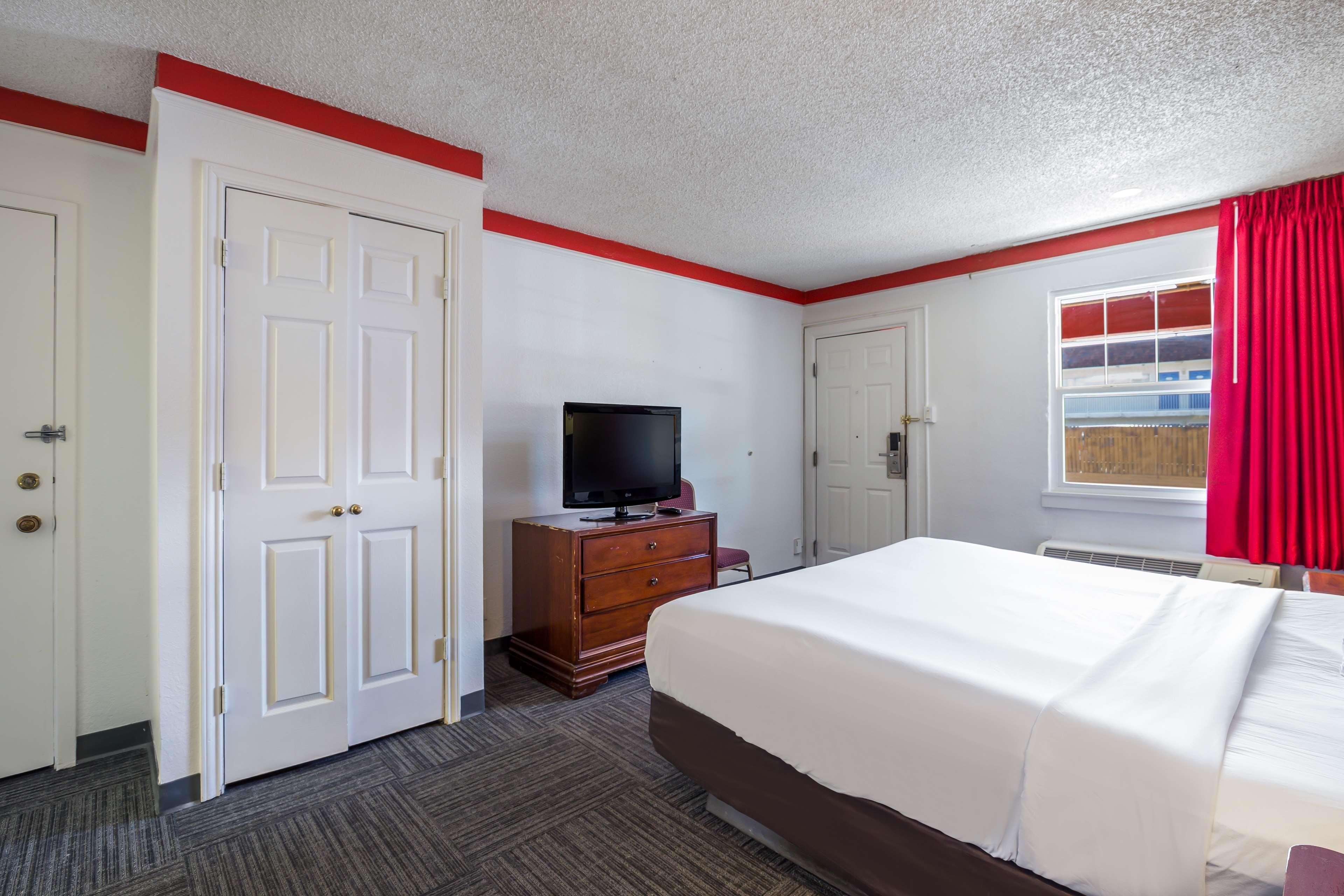 Americas Best Value Inn DEN Exterior photo