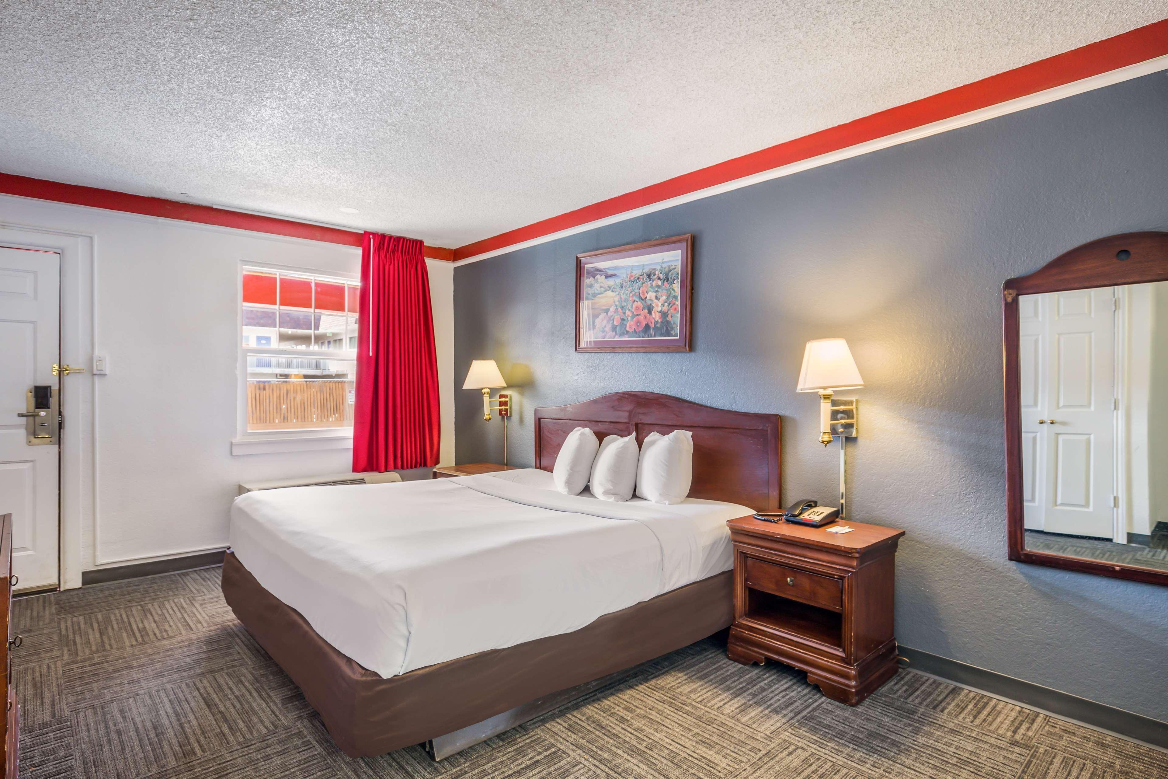 Americas Best Value Inn DEN Exterior photo