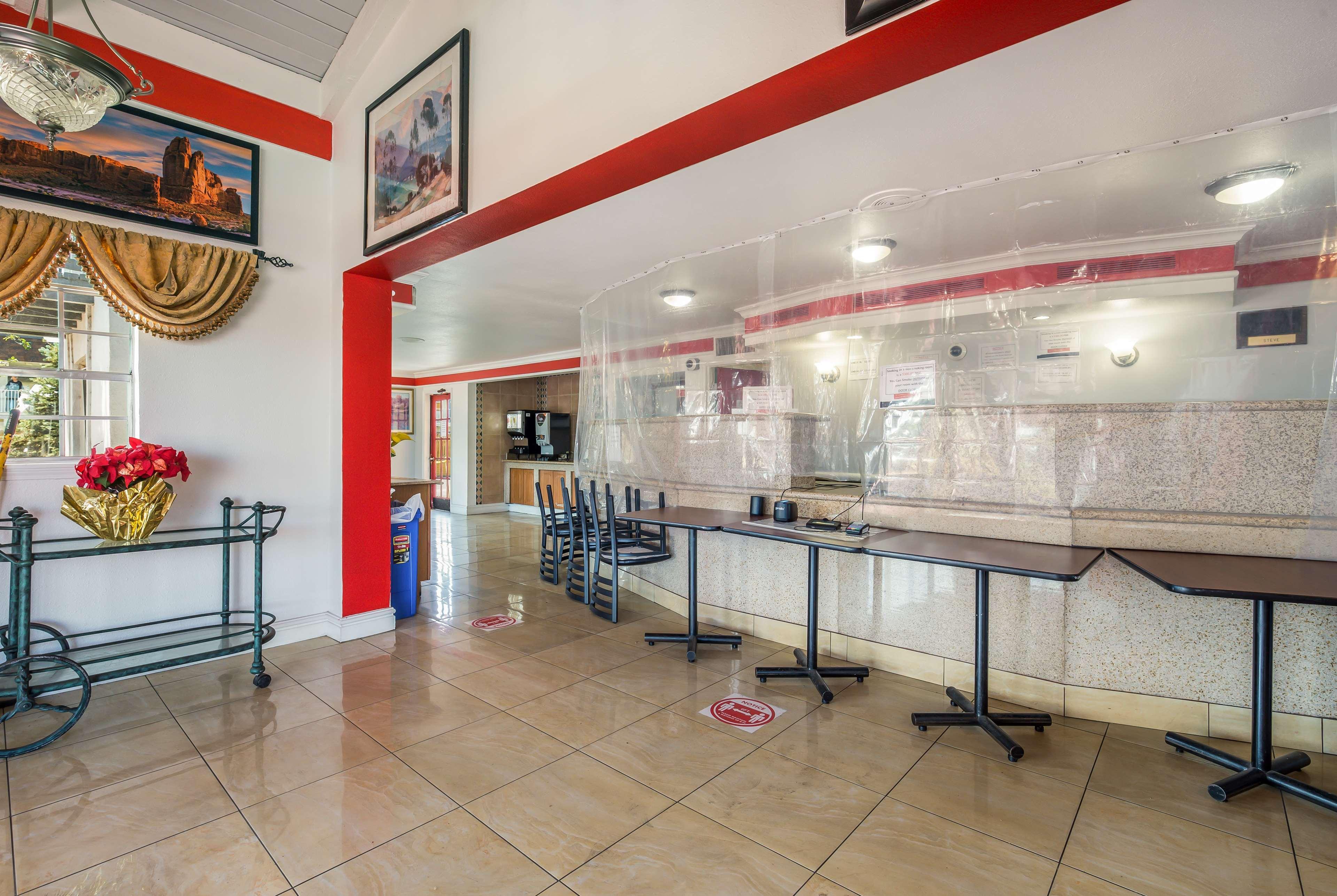 Americas Best Value Inn DEN Exterior photo