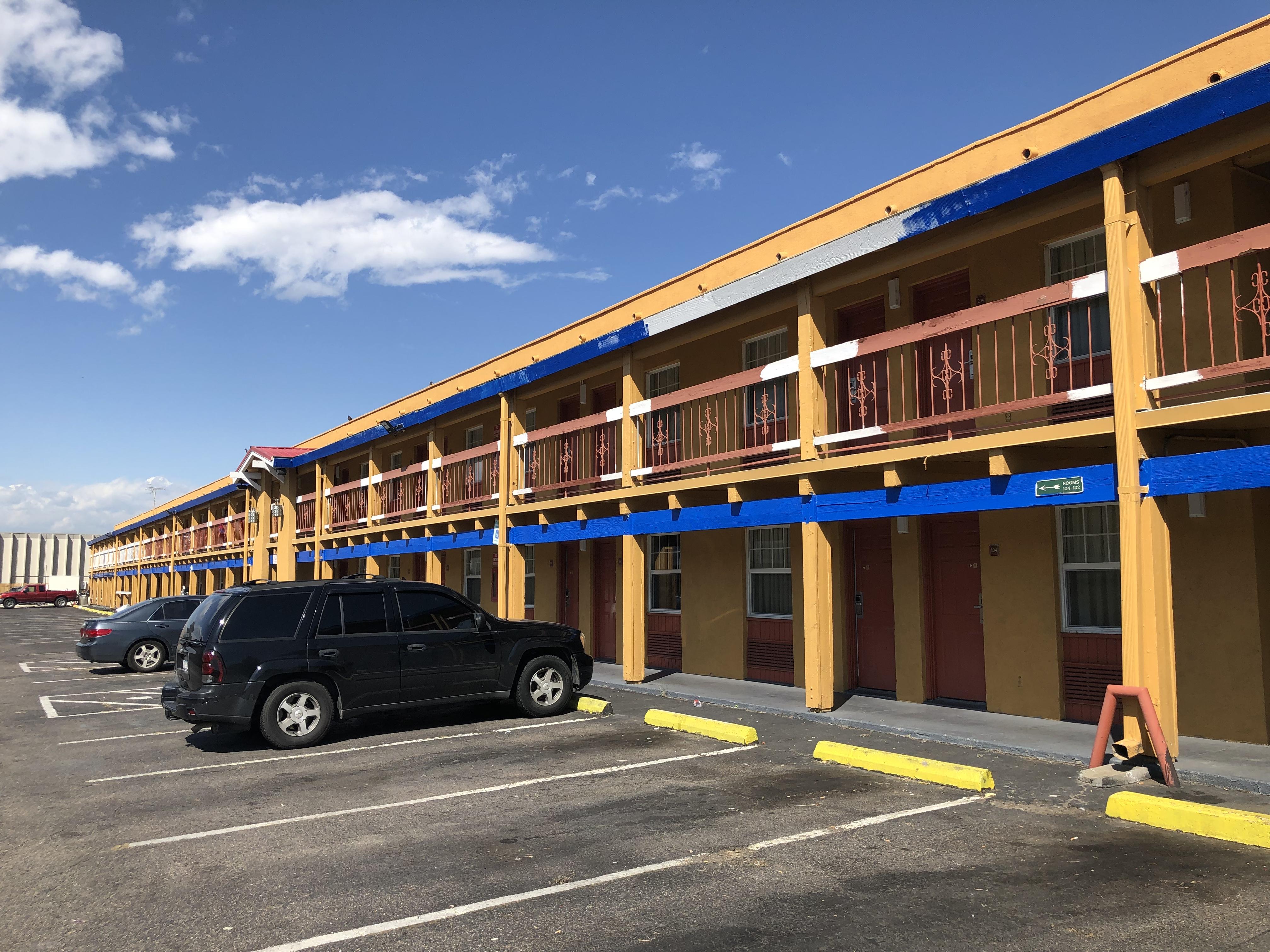 Americas Best Value Inn DEN Exterior photo
