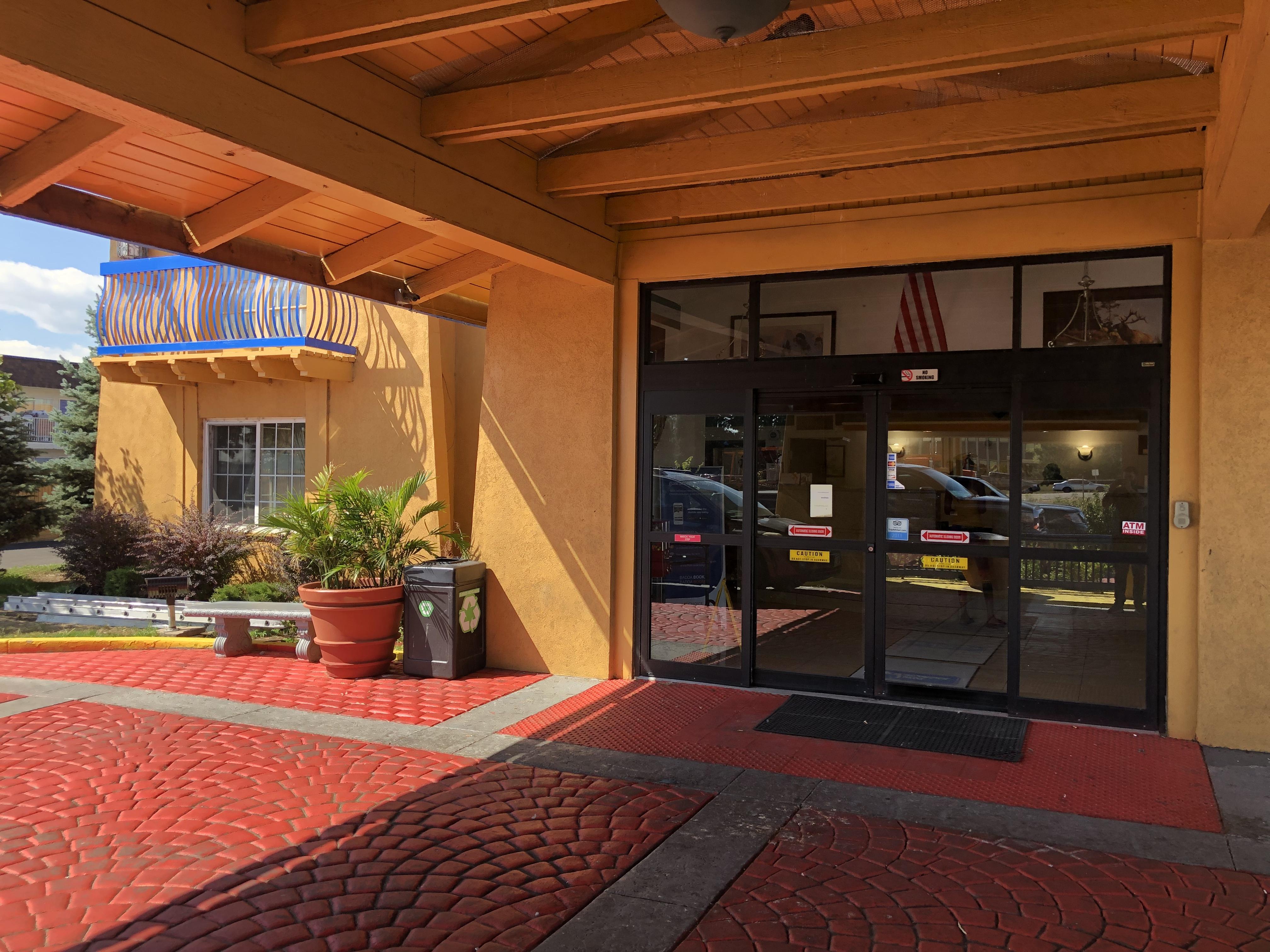 Americas Best Value Inn DEN Exterior photo