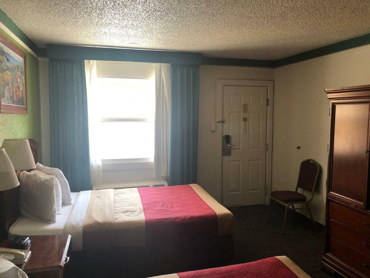 Americas Best Value Inn DEN Exterior photo