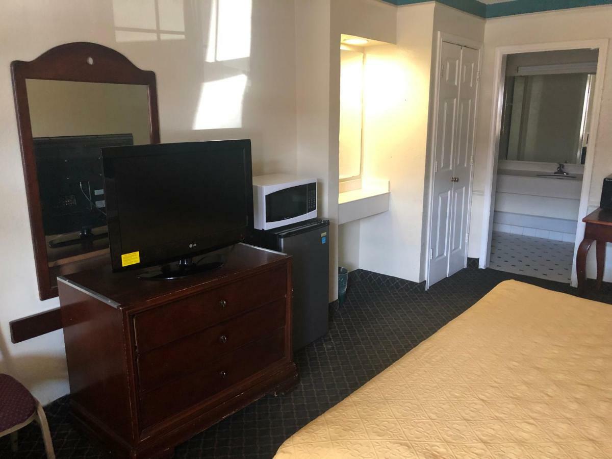 Americas Best Value Inn DEN Exterior photo