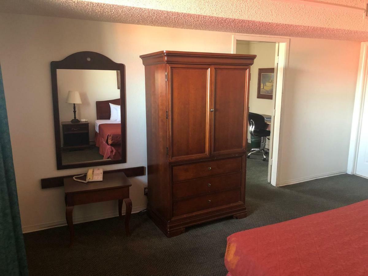 Americas Best Value Inn DEN Exterior photo