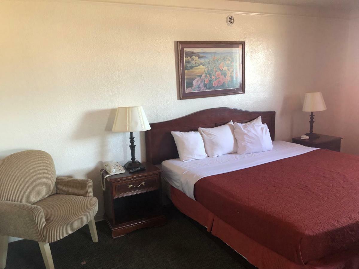 Americas Best Value Inn DEN Exterior photo