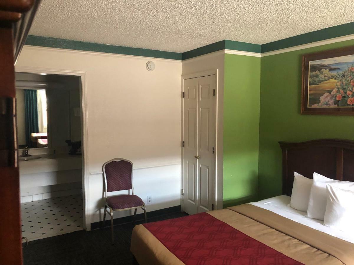 Americas Best Value Inn DEN Exterior photo
